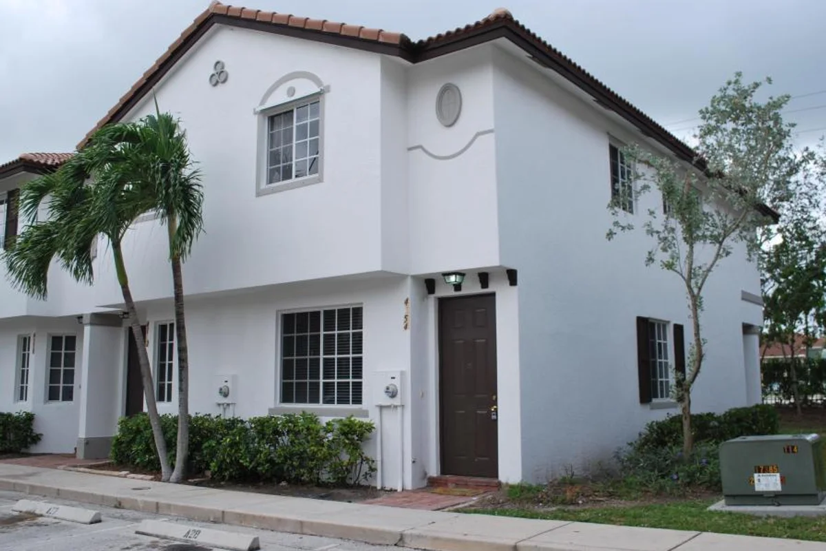 4154 Napoli Lake Dr, Riviera Beach: photo 1 of 18