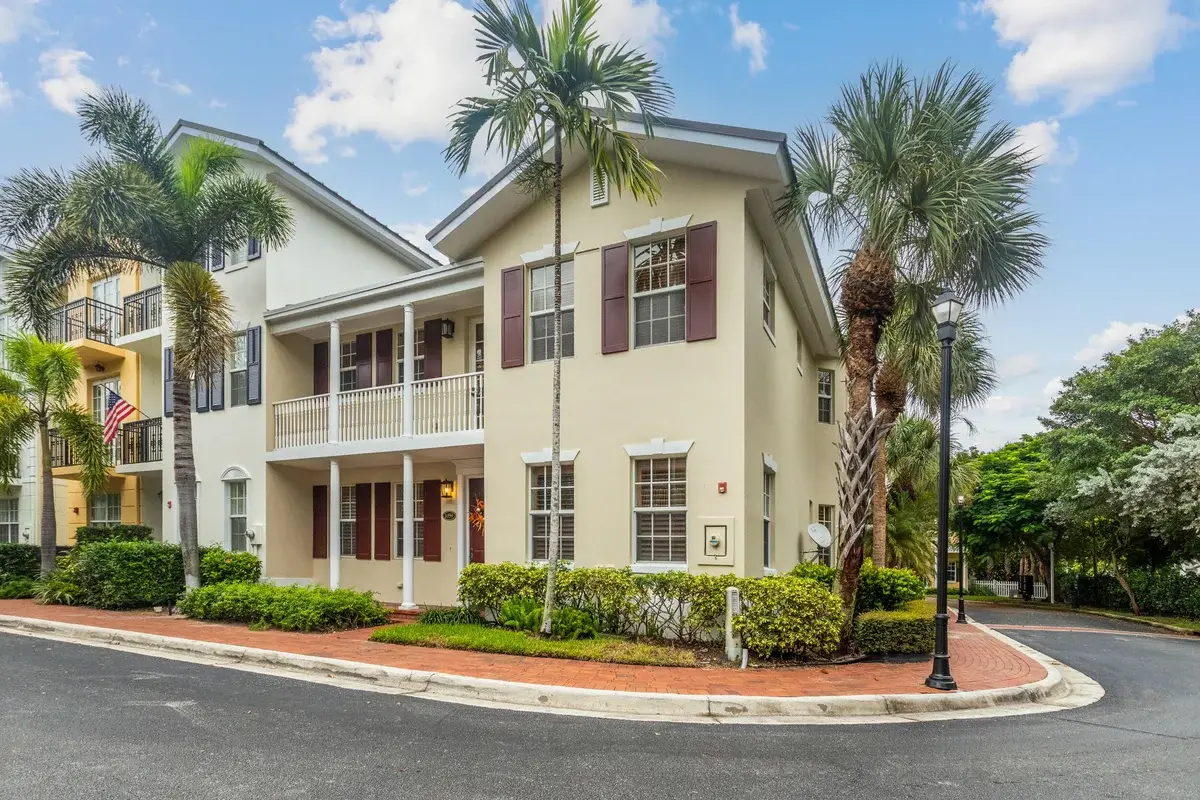 1059 W Heritage Club Cir, Delray Beach: photo 1 of 50