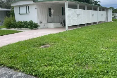 452 NW 51st St, Deerfield Beach: photo 1 of 9