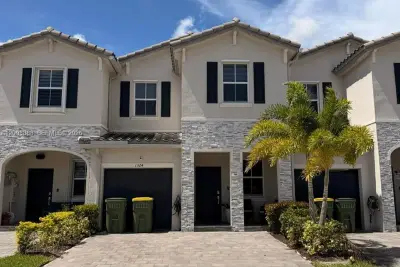 1324 SE 26th Ter, Homestead: photo 1 of 54