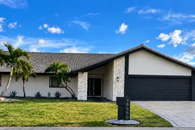8550 NW 79th St, Tamarac: photo 1 of 15