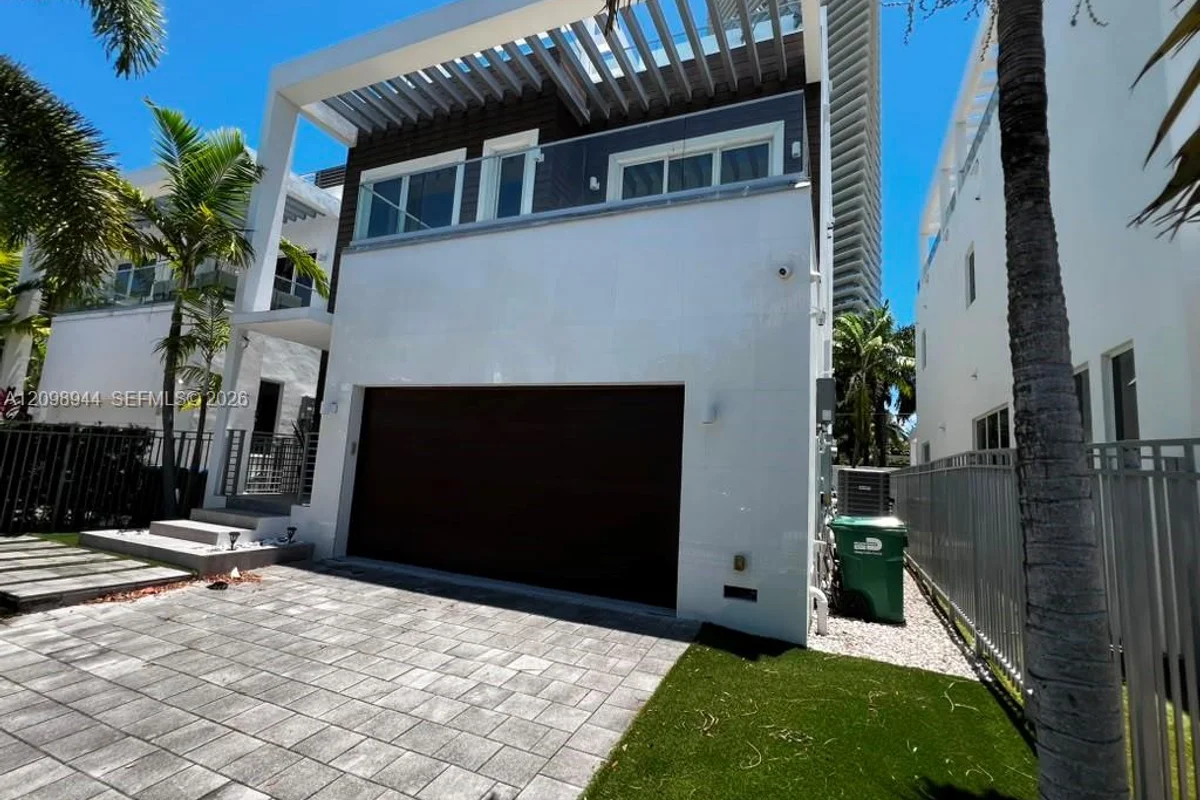 18975 Atlantic Blvd, Sunny Isles Beach: photo 1 of 37
