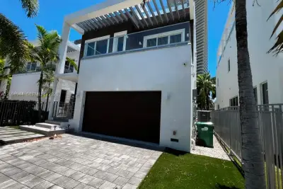 18975 Atlantic Blvd, Sunny Isles Beach: photo 1 of 37
