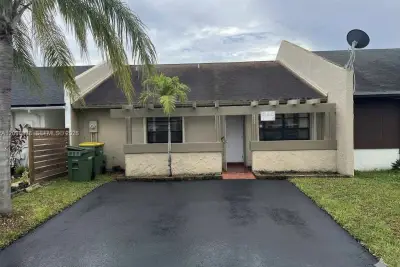 1272 Sandpiper Blvd, Homestead: photo 1 of 68