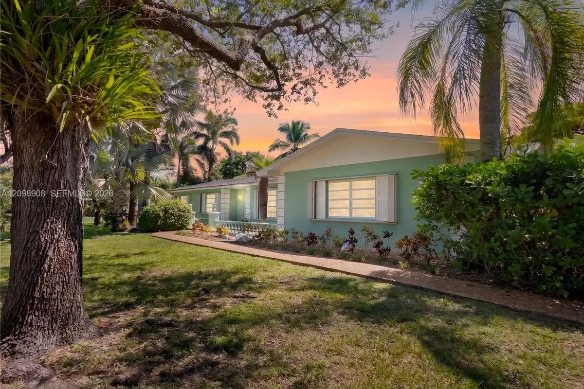 10100 SW 133rd St, Miami: photo 1 of 52
