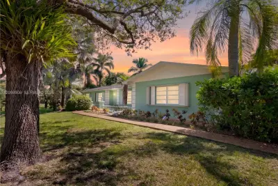 10100 SW 133rd St, Miami: photo 1 of 52