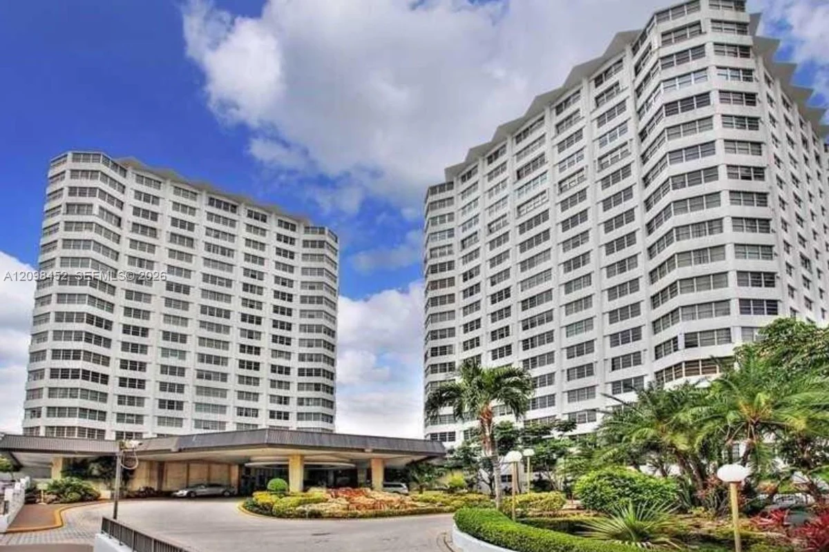 999 Brickell Bay Dr #1807, Miami: photo 1 of 19