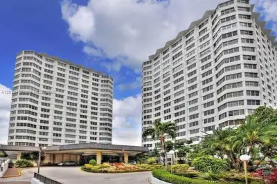 999 Brickell Bay Dr #1807, Miami: photo 1 of 19