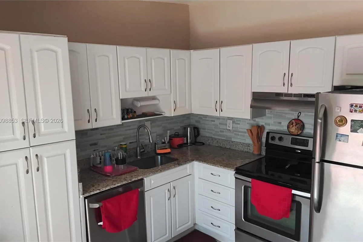 7812 Pembroke Rd, Miramar: photo 1 of 25