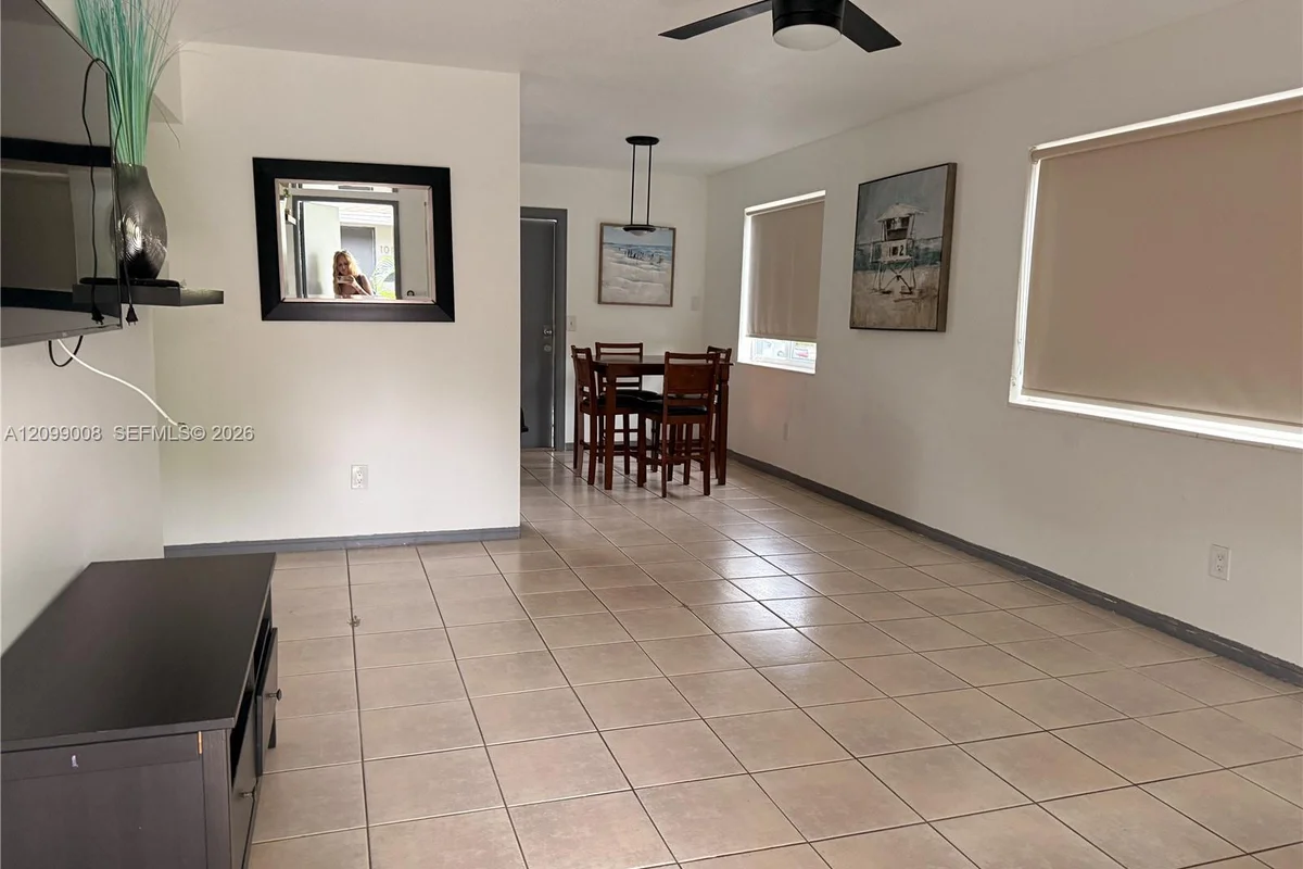 1104 N 17th Ct #102, Hollywood: photo 1 of 8