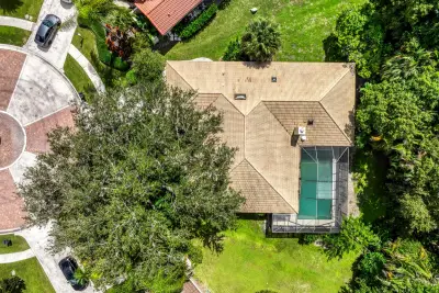 9260 Cypress Hollow Dr, Palm Beach Gardens: photo 1 of 28