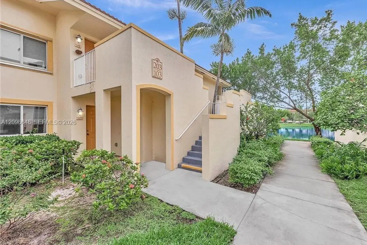 6245 SW 47th Manor #203, Davie: photo 1 of 24