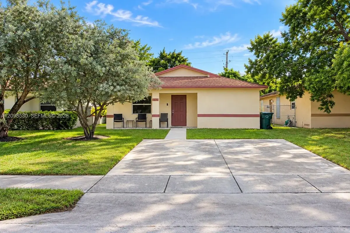211 NE 35th St, Oakland Park: photo 1 of 23