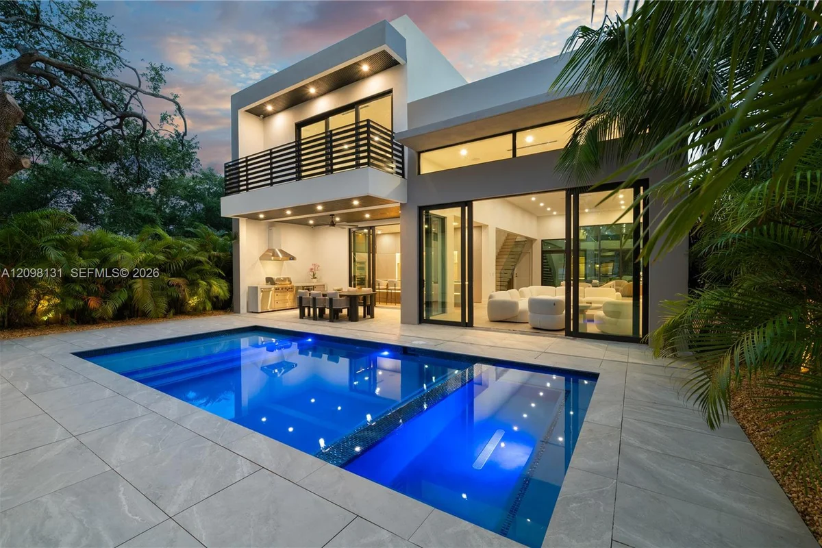 280 NW 47th St, Miami: photo 1 of 44
