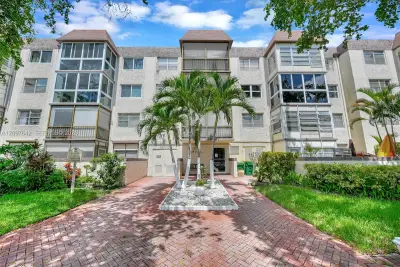 1681 NW 70th Ave #205, Plantation: photo 1 of 16