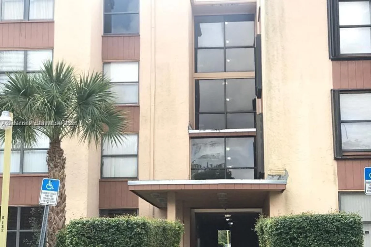 14601 SW 88th St #211K, Miami: photo 1 of 12