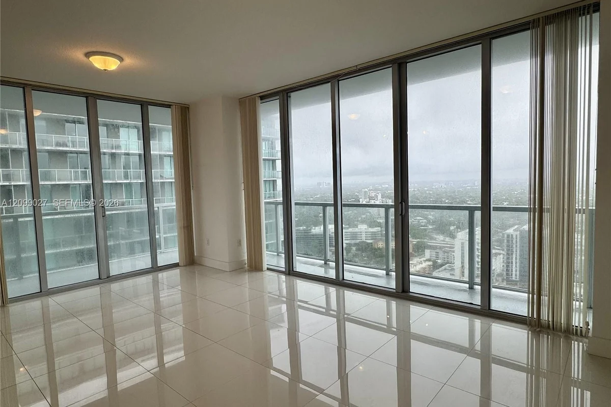 1111 SW 1st Ave #3714, Miami: photo 1 of 26