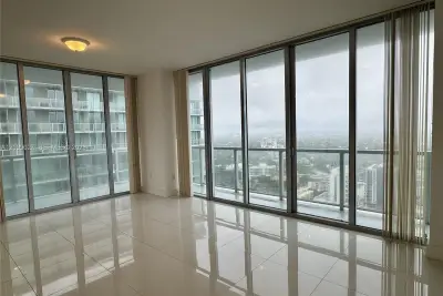 1111 SW 1st Ave #3714, Miami: photo 1 of 26