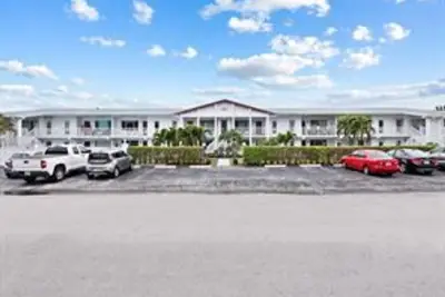 1401 SE 7th Ave #9, Pompano Beach: photo 1 of 15