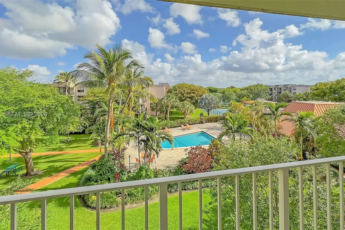 13120 SW 92nd Ave #B-412, Miami: photo 1 of 15