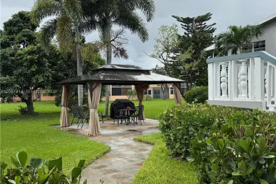 375 Sheffield P, West Palm Beach: photo 1 of 12