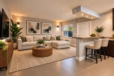 37 SW 14th St #3, Dania Beach: photo 1 of 21