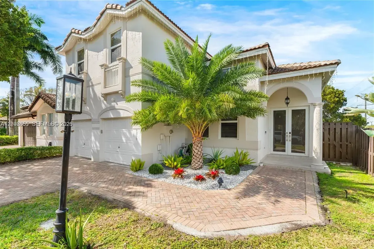 4894 NW 110th Pl, Doral: photo 1 of 48
