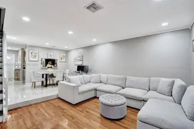 7212 Woodmont Ave, Tamarac: photo 1 of 33