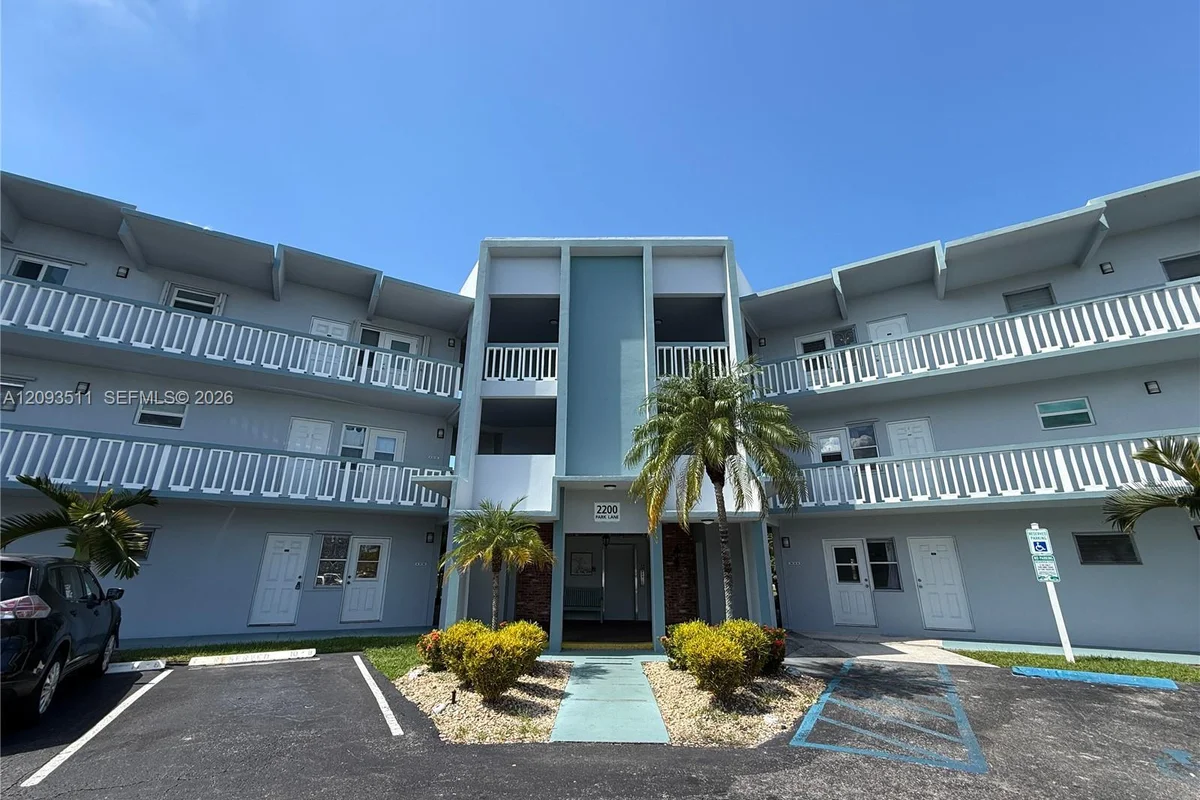 2200 Park Ln #306, Hollywood: photo 1 of 22
