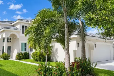 212 SW 179th Ave, Pembroke Pines: photo 1 of 16