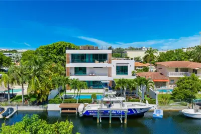 13145 Coronado Dr, North Miami: photo 1 of 64