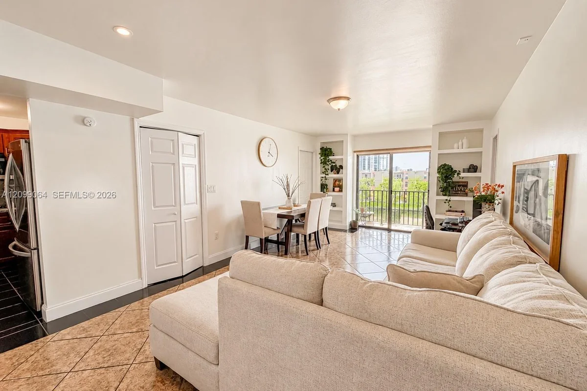 4705 NW 7th St #408-7, Miami: photo 1 of 30