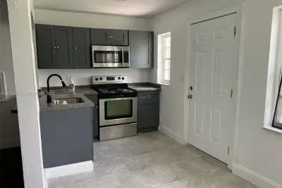 802 S 24th Ave #1, Hollywood: photo 1 of 25