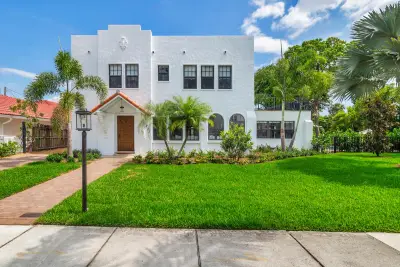 237 Monroe Dr, West Palm Beach: photo 1 of 27