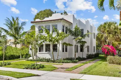 225 Monroe Dr, West Palm Beach: photo 1 of 23