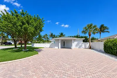 1046 SE 22nd Ave, Pompano Beach: photo 1 of 22