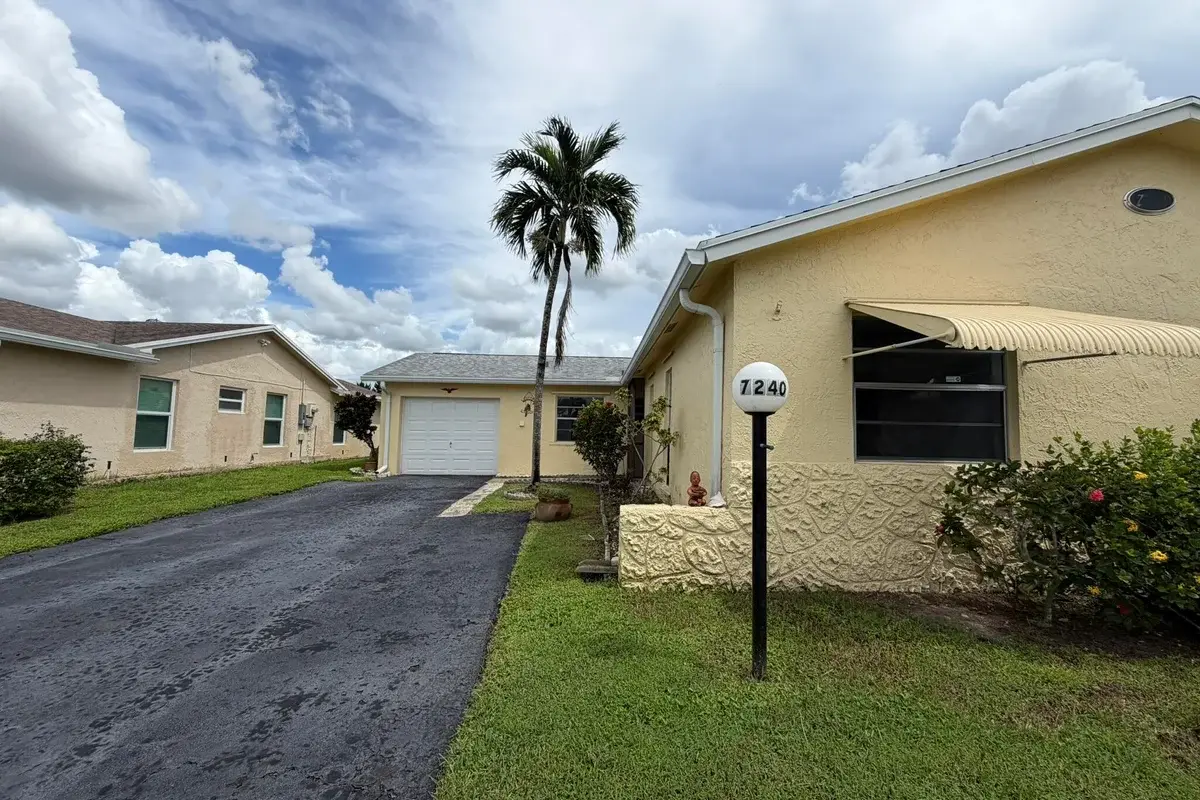 7240 Pineforest Cir, Lake Worth: photo 1 of 22