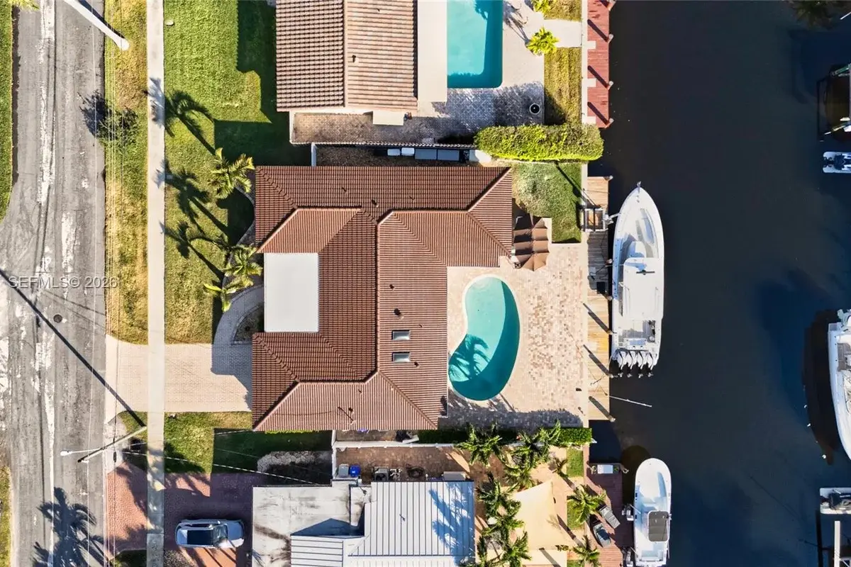 800 SE 3rd Ter, Pompano Beach: photo 1 of 27