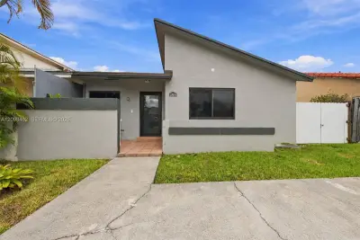 10916 SW 146th Ct, Miami: photo 1 of 24