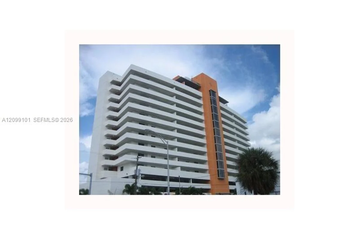 36 NW 6th Ave #803, Miami: photo 1 of 13