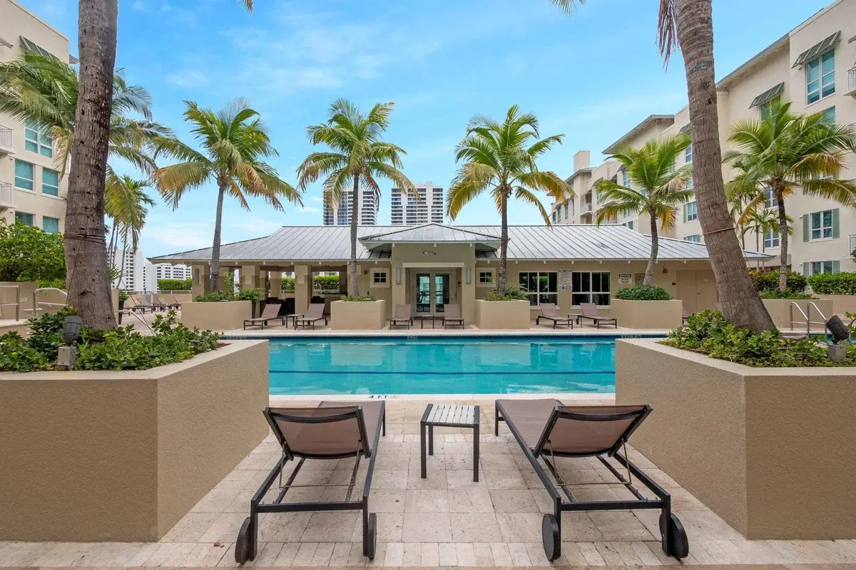 480 Hibiscus St #918, West Palm Beach: photo 1 of 30