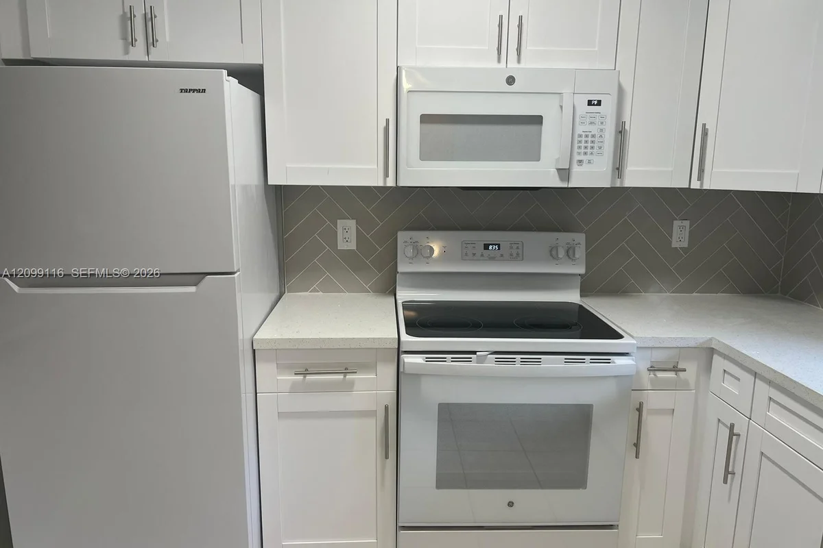 6495 W 27th Ave #41-101, Hialeah: photo 1 of 25