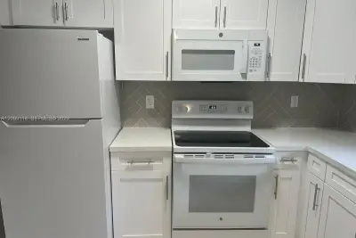 6495 W 27th Ave #41-101, Hialeah: photo 1 of 25