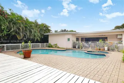633 NE 119th St, Biscayne Park: photo 1 of 30