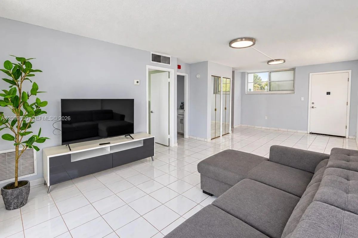1750 James Ave #7L, Miami Beach: photo 1 of 18
