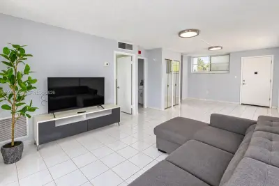 1750 James Ave #7L, Miami Beach: photo 1 of 18