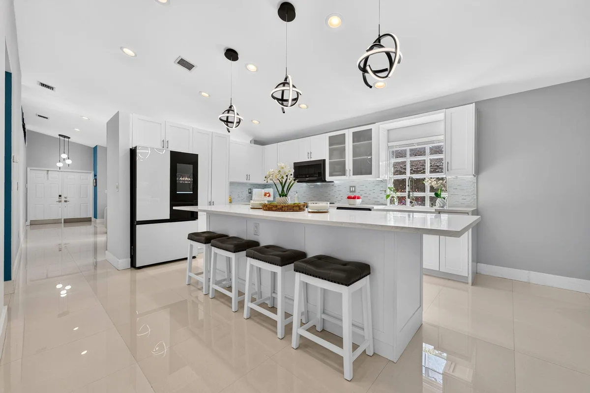 20564 SW 5th St, Pembroke Pines: photo 1 of 27