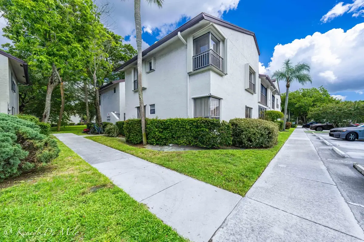 3127 Cocoplum Cir, Coconut Creek: photo 1 of 31