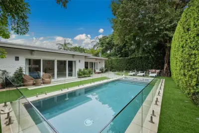5815 N Bay Rd, Miami Beach: photo 1 of 28