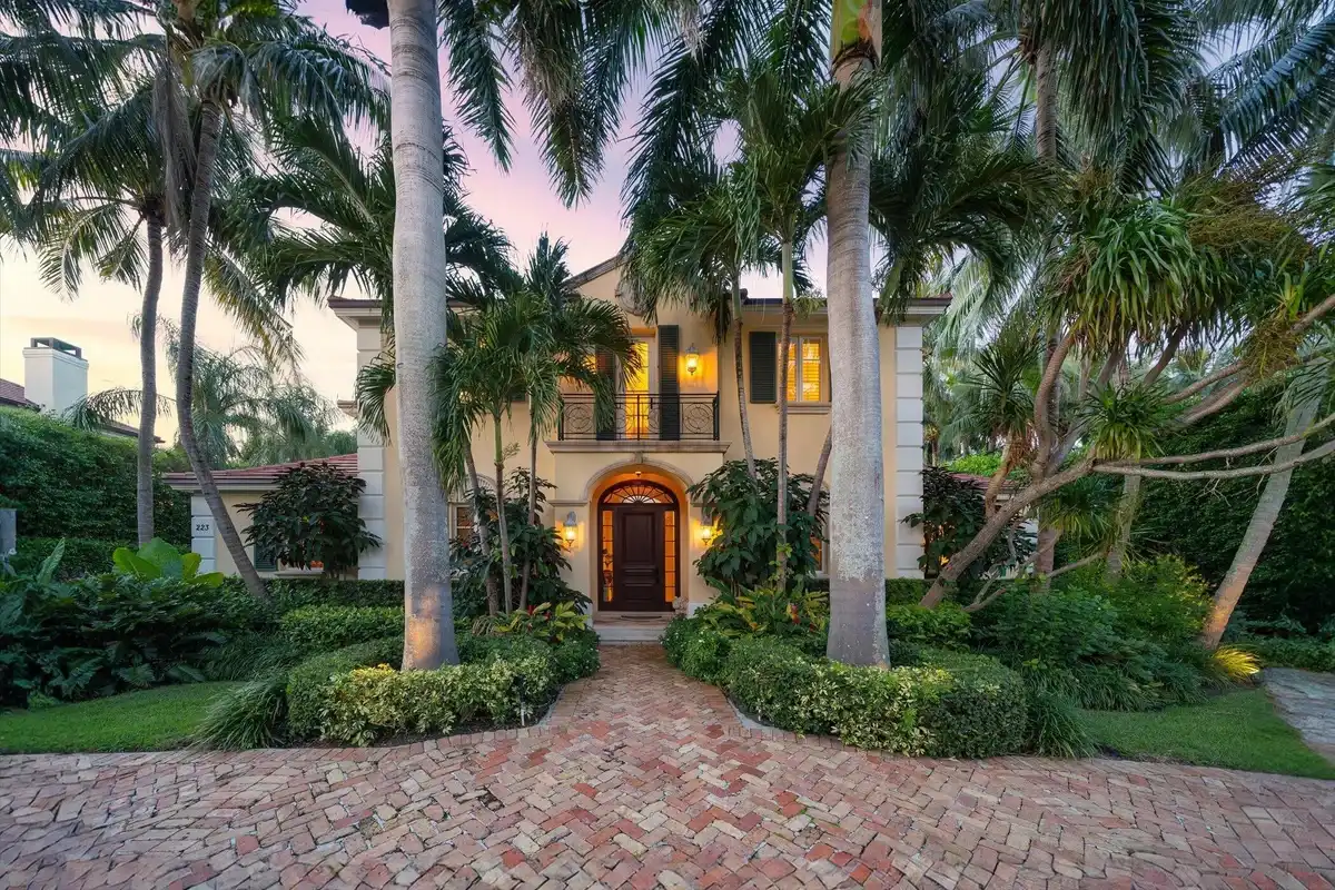 223 Coral Ln, Palm Beach: photo 1 of 42